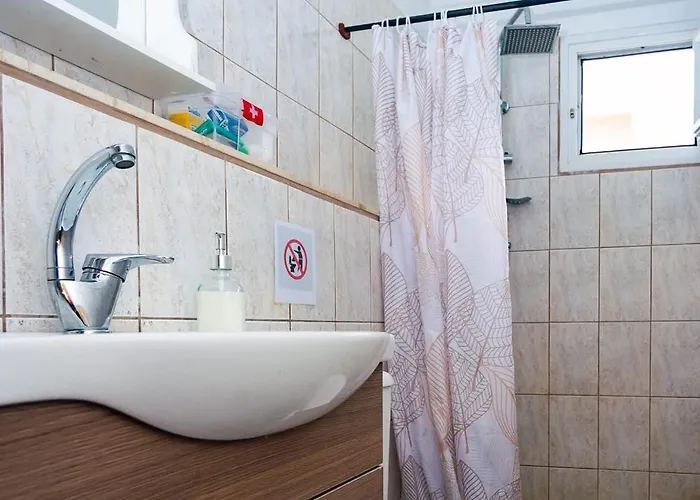 Spacious 2 Bd Detached House In Kefalonia W Patio