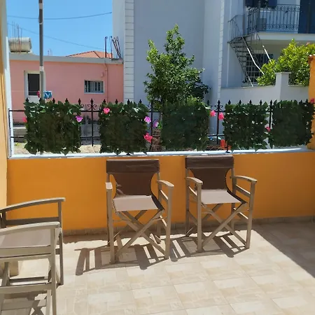 μονοκατοικια ανεξαρτητη σε κεντρικο δρομο Holiday home *