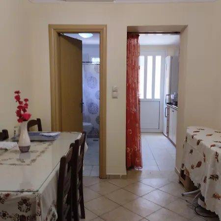 Holiday home μονοκατοικια ανεξαρτητη σε κεντρικο δρομο