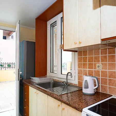 Spacious 2 Bd Detached House In Kefalonia W Patio Casa de Férias Lixúri