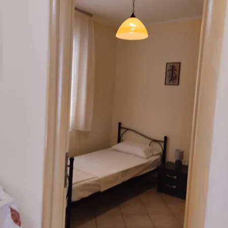 Semesterbostad μονοκατοικια ανεξαρτητη σε κεντρικο δρομο
