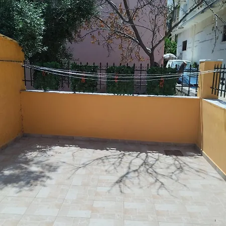 Spacious 2 Bd Detached House In Kefalonia W Patio Сasa de vacaciones *