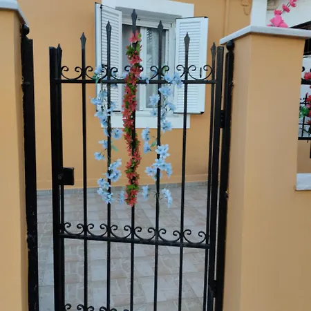 μονοκατοικια ανεξαρτητη σε κεντρικο δρομο *