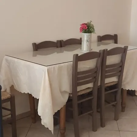 Spacious 2 Bd Detached House In Kefalonia W Patio Сasa de vacaciones *