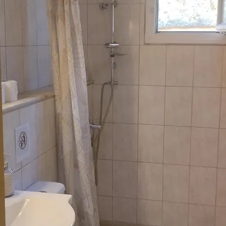 Spacious 2 Bd Detached House In Kefalonia W Patio Сasa de vacaciones *