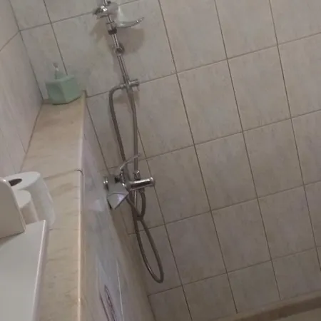 μονοκατοικια ανεξαρτητη σε κεντρικο δρομο