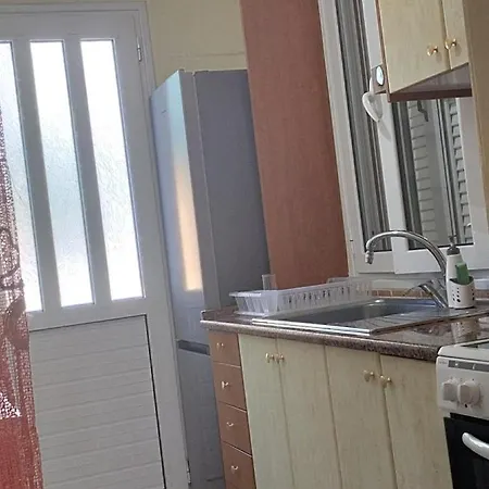 Spacious 2 Bd Detached House In Kefalonia W Patio Сasa de vacaciones Lixouri