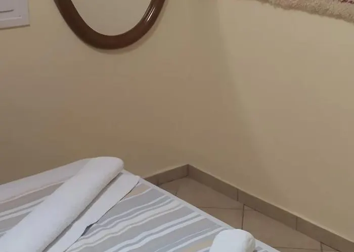 Spacious 2 Bd Detached House In Kefalonia W Patio *