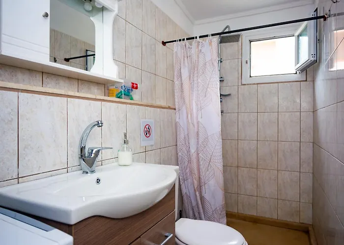 Spacious 2 Bd Detached House In Kefalonia W Patio