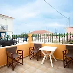 בית נופש Spacious 2 Bd Detached House In Kefalonia W Patio ליקסורי
