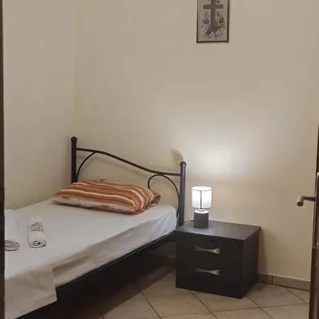 Prázdninový dům μονοκατοικια ανεξαρτητη σε κεντρικο δρομο