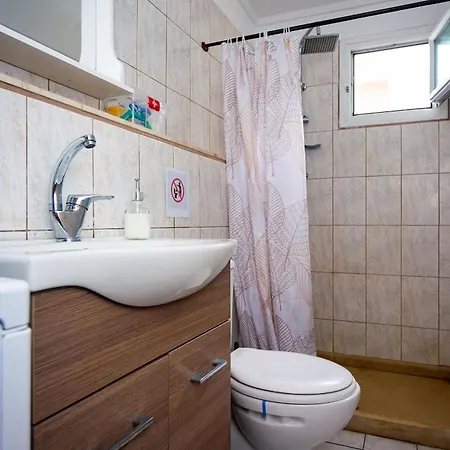 Spacious 2 Bd Detached House In Kefalonia W Patio בית נופש