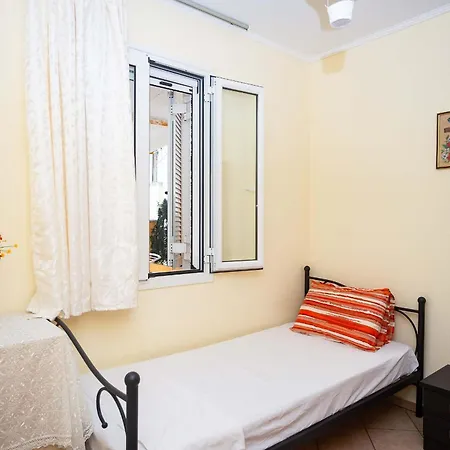 Spacious 2 Bd Detached House In Kefalonia W Patio בית נופש