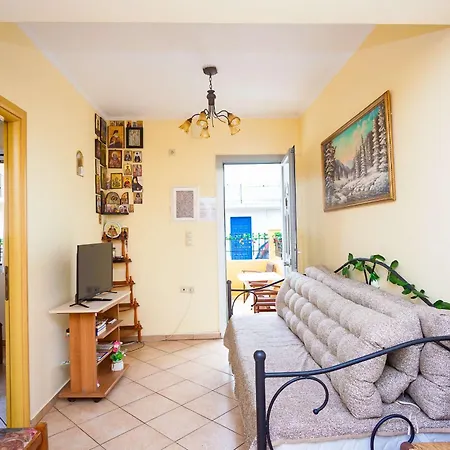 Spacious 2 Bd Detached House In Kefalonia W Patio בית נופש *