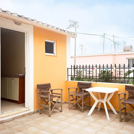 Spacious 2 Bd Detached House In Kefalonia W Patio בית נופש ליקסורי